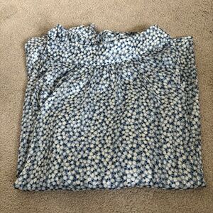 H&M Woman’s long-sleeve Blouse. Turtleneck. Flower Print, Blue and White. Medium